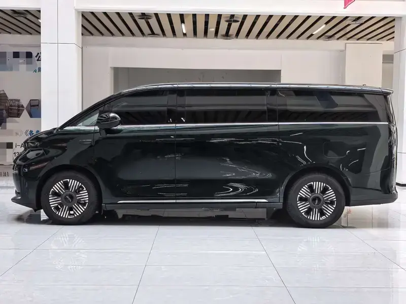 2024 Geely Yizhen L380 с пробегом 17 500 км