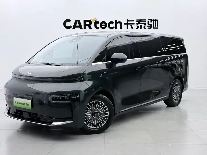 2025 Geely Yizhen L380 с пробегом 10 500 км