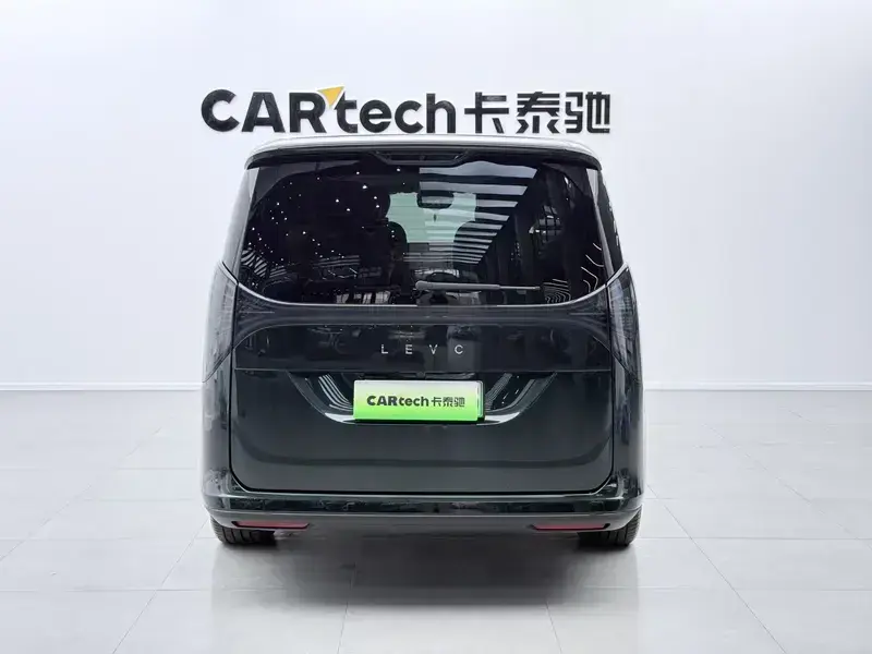 2025 Geely Yizhen L380 с пробегом 10 500 км