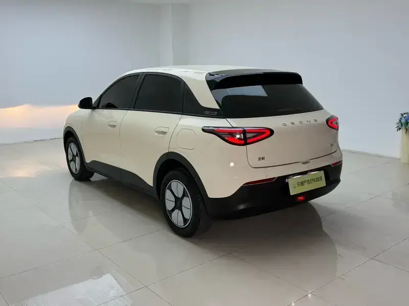 2025 Geely Starry Wish с пробегом 15 000 км