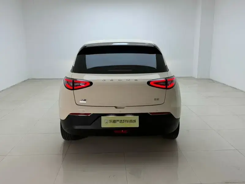 2025 Geely Starry Wish с пробегом 15 000 км
