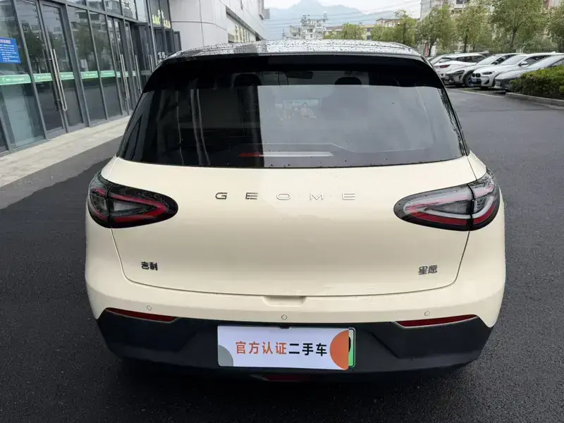 2025 Geely Starry Wish с пробегом 11 000 км