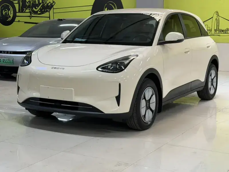 2025 Geely Starry Wish с пробегом 12 000 км