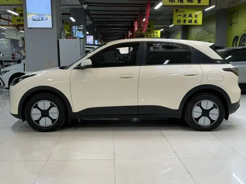 2025 Geely Starry Wish с пробегом 12 000 км