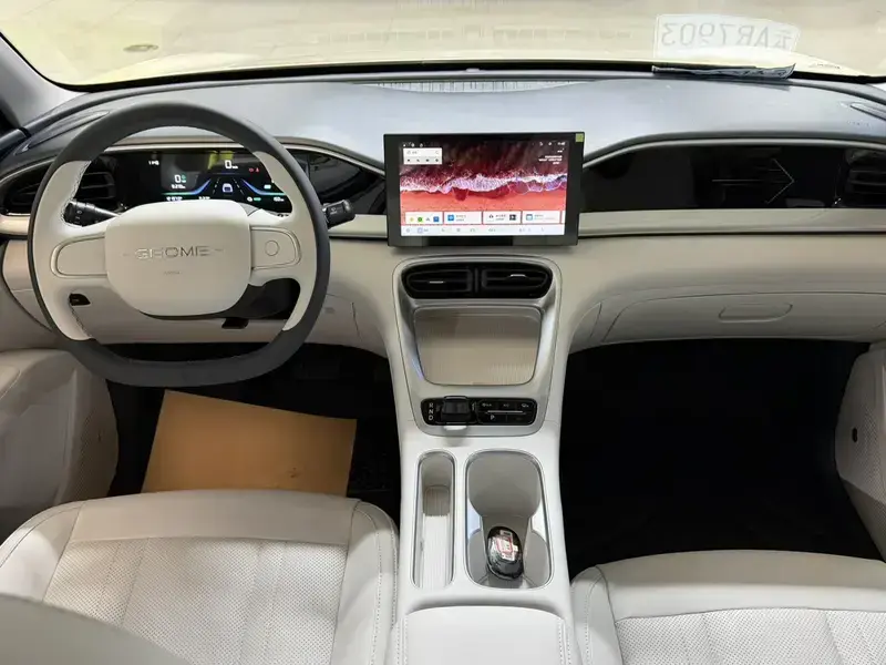 2025 Geely Starry Wish с пробегом 12 000 км
