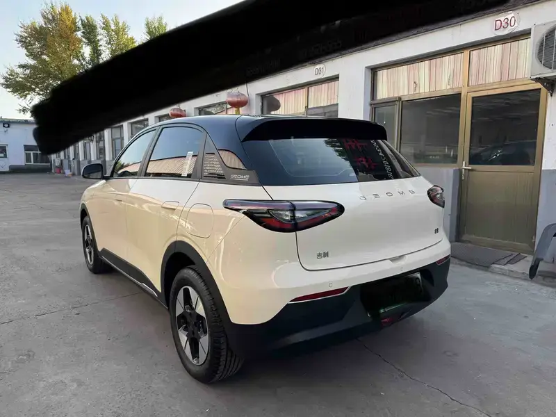 2025 Geely Starry Wish с пробегом 12 000 км