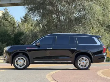2022 Hongqi Guoyao с пробегом 10 000 км