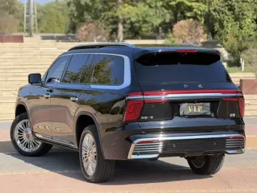 2022 Hongqi Guoyao с пробегом 10 000 км