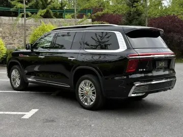 2022 Hongqi Guoyao с пробегом 900 км