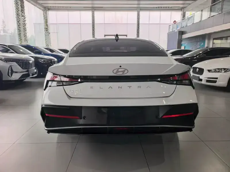 2023 Hyundai Elantra Plug-in Hybrid с пробегом 30 000 км