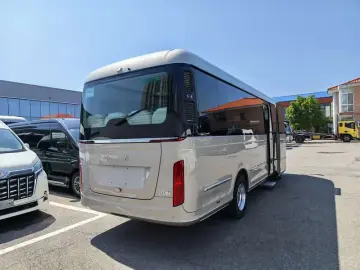 2024 Hongqi Guoyue с пробегом 18 000 км