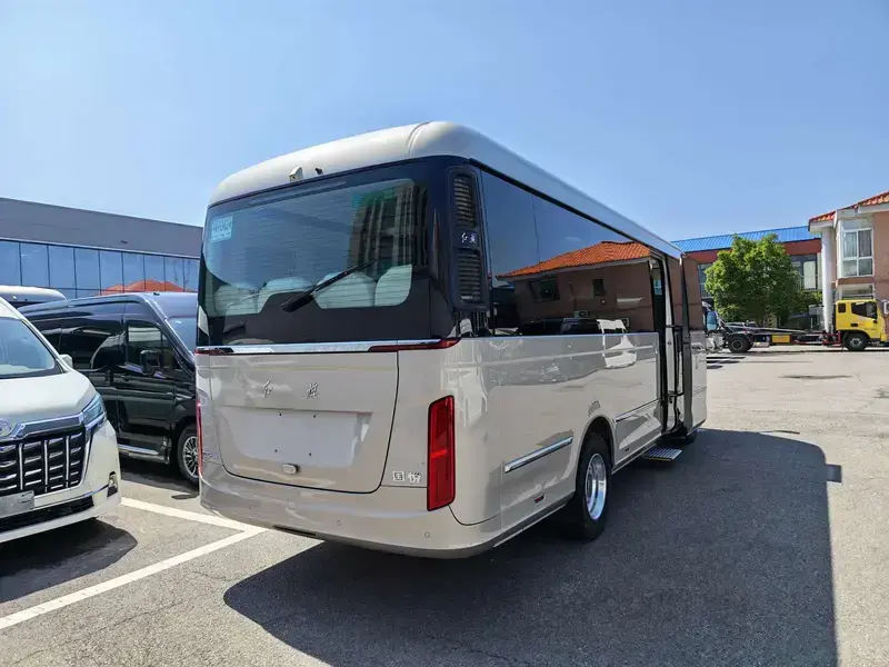 2024 Hongqi Guoyue с пробегом 18 000 км