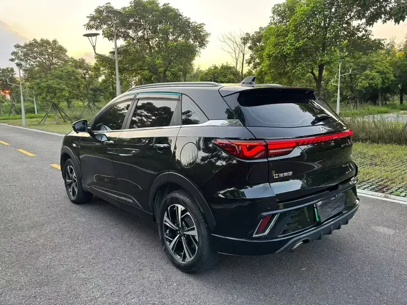 2023 JAC JAC QX PHEV с пробегом 35 000 км