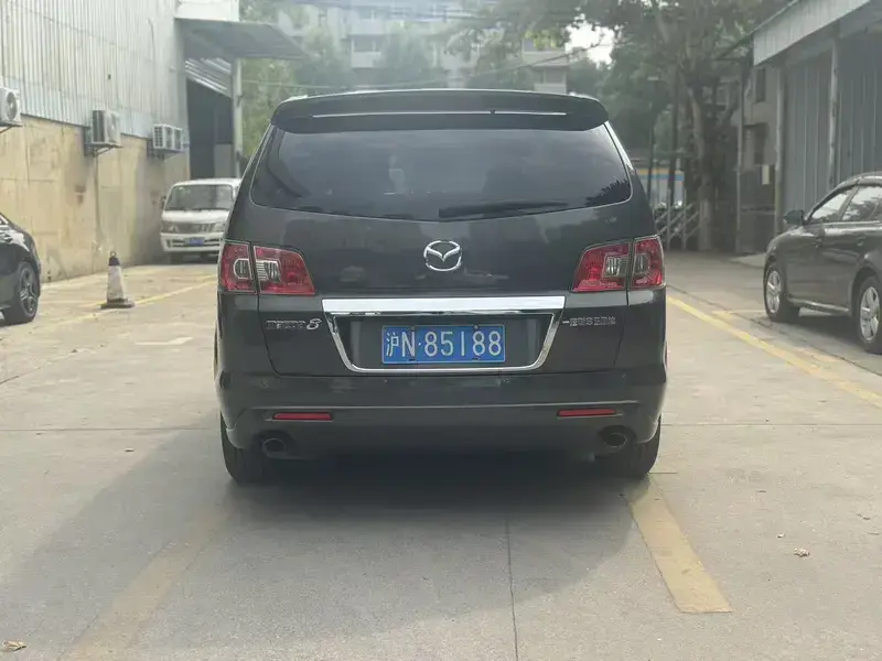 2013 Mazda 8 с пробегом 160 000 км