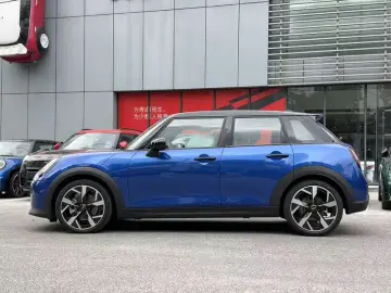 2025 Mini Electric MINI COOPER с пробегом 3 800 км