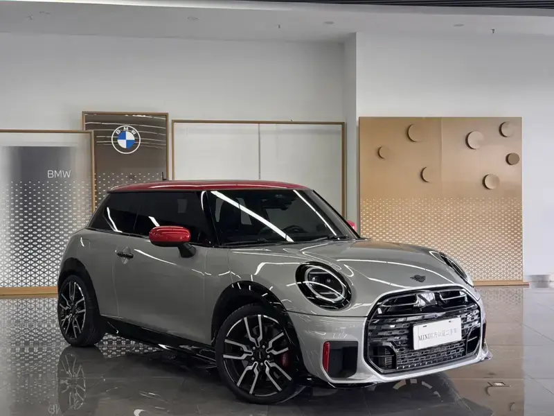 2025 Mini JCW с пробегом 10 000 км