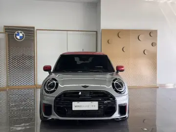 2025 Mini JCW с пробегом 10 000 км