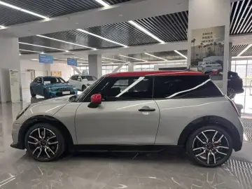2025 Mini JCW с пробегом 10 000 км