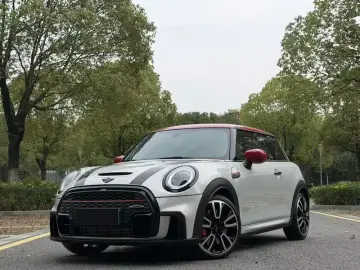 2022 Mini JCW с пробегом 21 000 км
