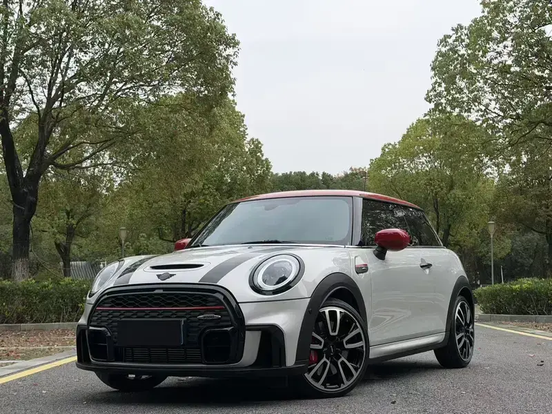 2022 Mini JCW с пробегом 21 000 км