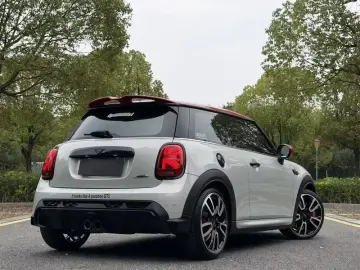 2022 Mini JCW с пробегом 21 000 км
