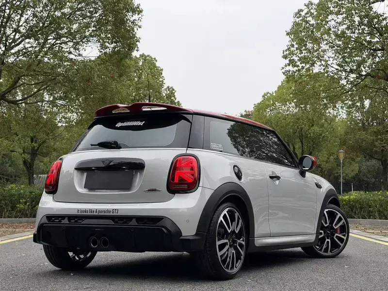 2022 Mini JCW с пробегом 21 000 км
