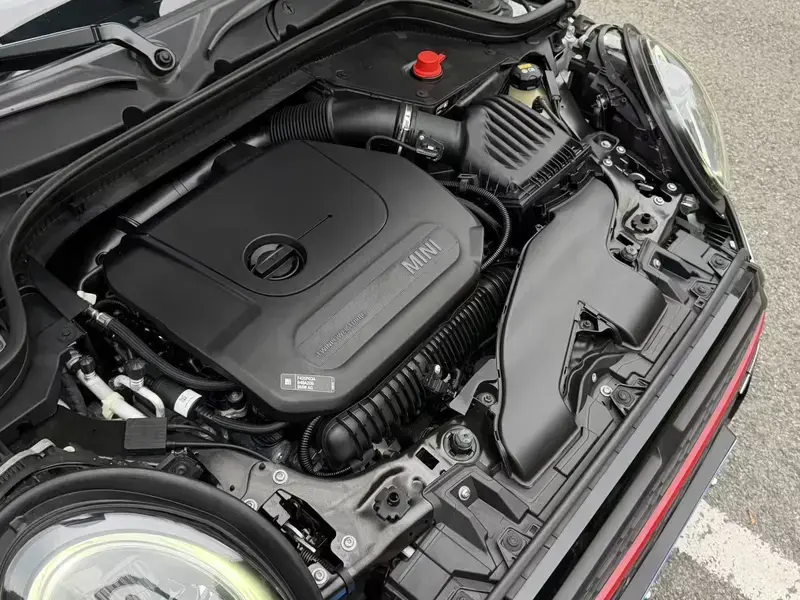 2022 Mini JCW с пробегом 21 000 км