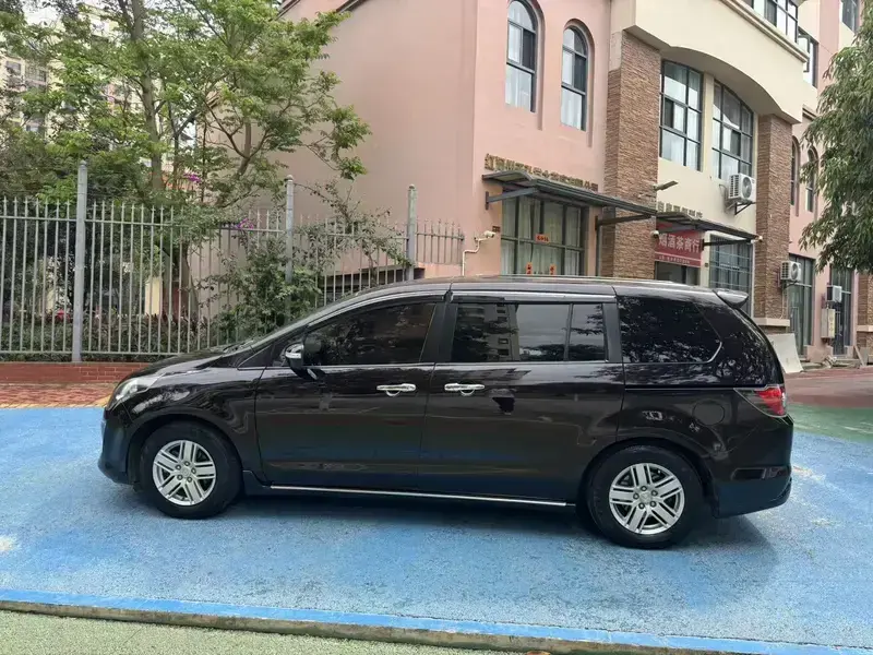 2011 Mazda 8 с пробегом 120 000 км