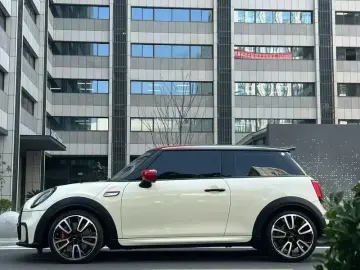 2023 Mini JCW с пробегом 15 000 км