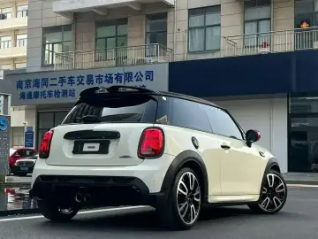 2023 Mini JCW с пробегом 15 000 км