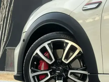 2023 Mini JCW с пробегом 15 000 км