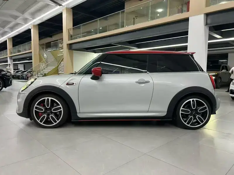 2021 Mini JCW с пробегом 56 000 км