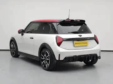 2025 Mini JCW с пробегом 3 300 км