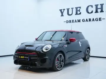 2021 Mini JCW с пробегом 17 000 км