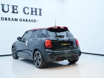 2021 Mini JCW с пробегом 17 000 км