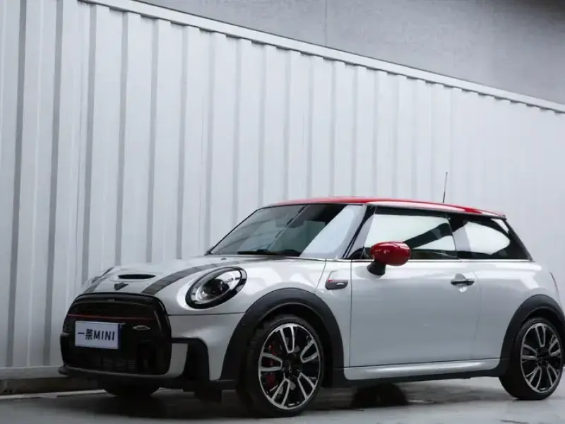 2022 Mini JCW с пробегом 16 000 км