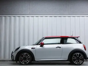 2022 Mini JCW с пробегом 16 000 км