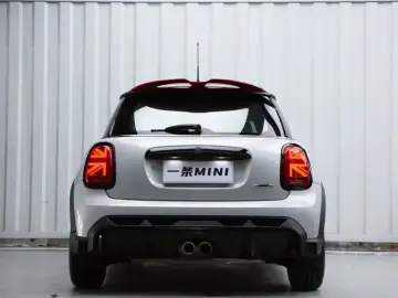 2022 Mini JCW с пробегом 16 000 км