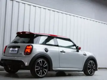 2022 Mini JCW с пробегом 16 000 км