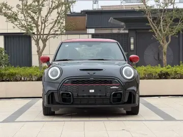 2022 Mini JCW с пробегом 28 000 км