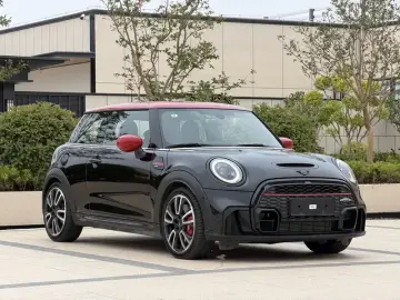 2022 Mini JCW с пробегом 28 000 км