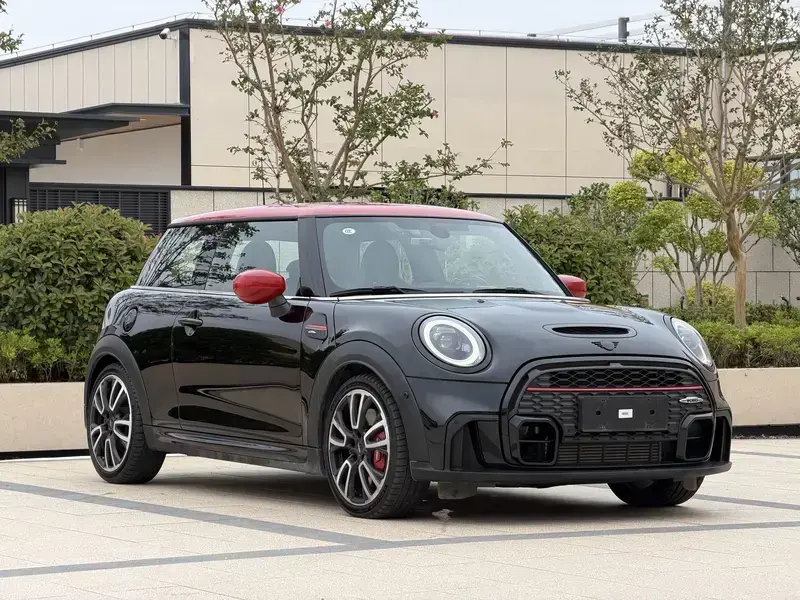 2022 Mini JCW с пробегом 28 000 км