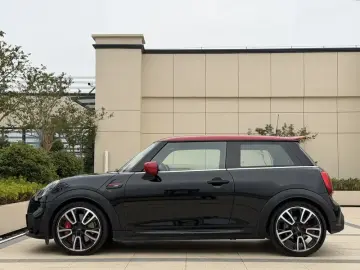 2022 Mini JCW с пробегом 28 000 км