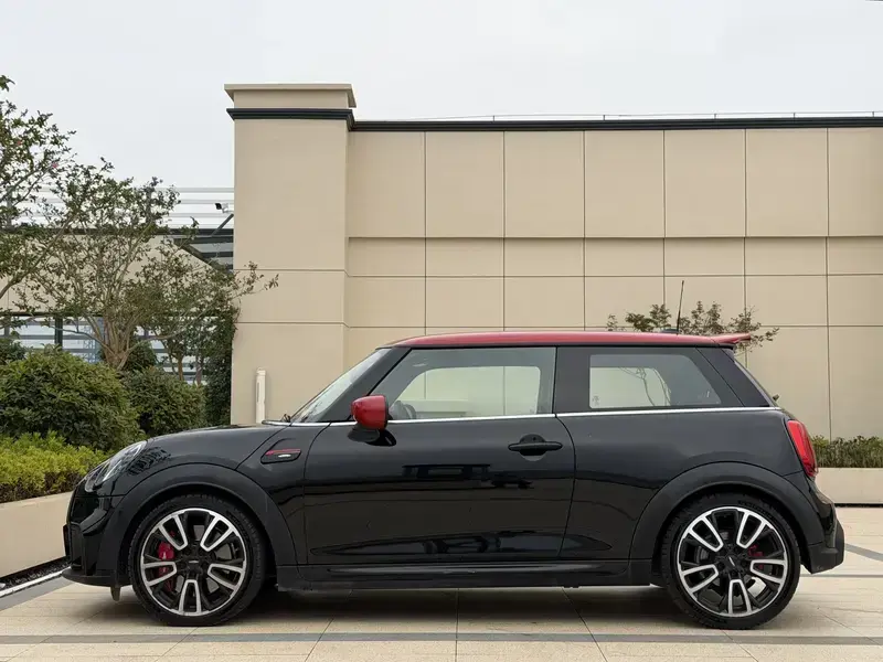 2022 Mini JCW с пробегом 28 000 км