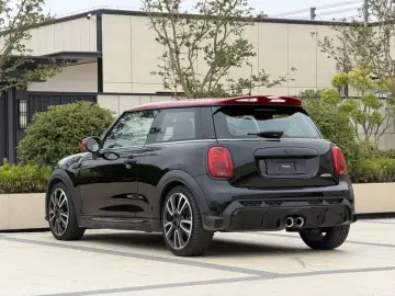 2022 Mini JCW с пробегом 28 000 км