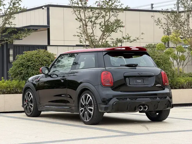 2022 Mini JCW с пробегом 28 000 км