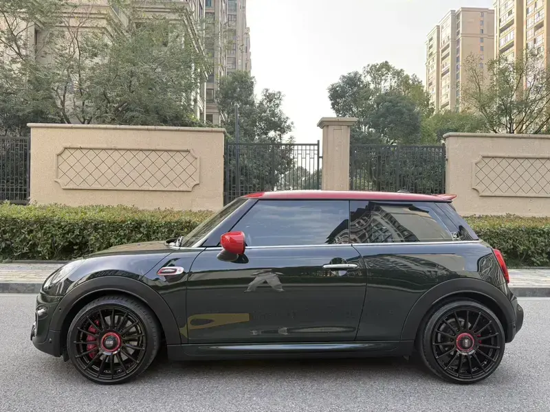 2021 Mini JCW с пробегом 23 000 км