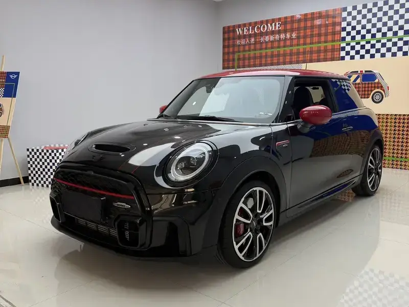 2023 Mini JCW с пробегом 17 000 км