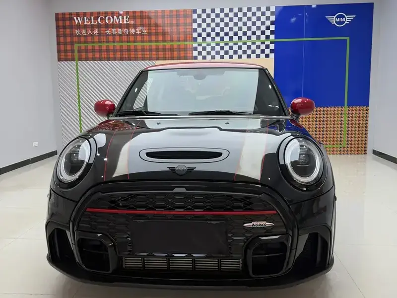 2023 Mini JCW с пробегом 17 000 км