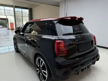 2023 Mini JCW с пробегом 17 000 км